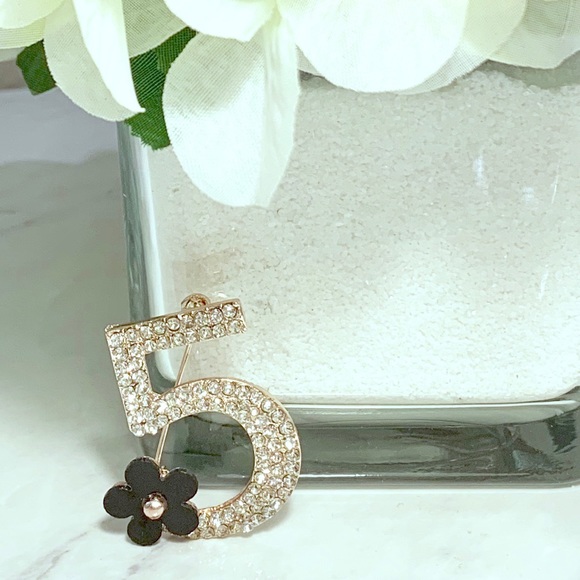 🚫SOLD🚫No.5 Brooch - Picture 2 of 3